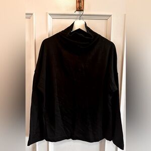 LULULEMON Black Sweater